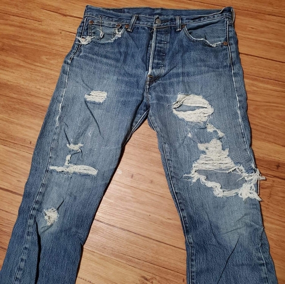 Distressed Levi's 501 Boyfriend jeans 🤯 - Picture 6 of 7